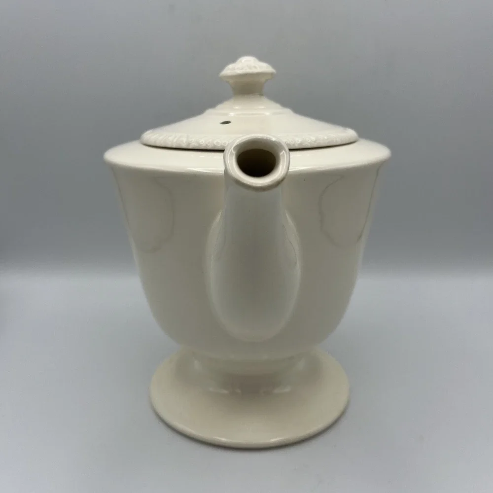 Rare Vintage Homer Laughlin Ivory Coffee Pot‎ Footed Liberty Pedestal Large